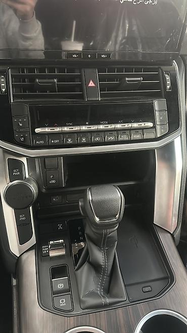 Toyota: Toyota Land Cruiser: 2025 г., 4 л, Автомат, Бензин, Внедорожник — 12