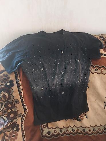 Костюмы: Qadınlar üçün iki hissəli dəst – qara t‑şört və şalvar. - Rəng: qara - — 1