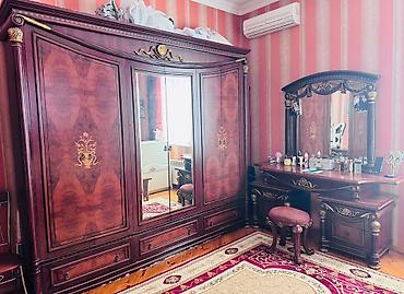 Mebel: Klassik üslubda yataq otağı mebel dəsti Tərkibi: - 4 qapılı iri — 3
