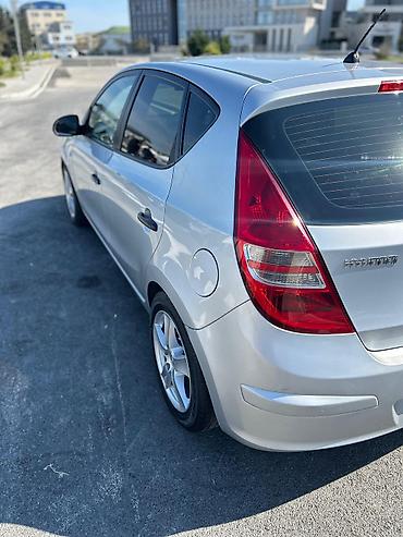 skoda rapid: Hyundai i30: 1.6 l | 2009 il Hetçbek — 4