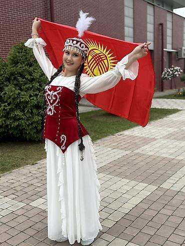Киреге берилүүчү кийимдер: Улуттук кийим, Аял — 3