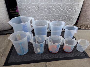 Digər qab-qacaq və mətbəx ləvazimatları: Ölçü qrafinləri dəsti – şəffaf plastik, tutacaqlı və tökmə ağızlı - — 20