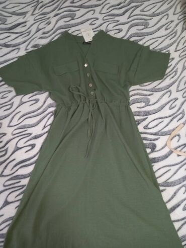 zelena haljina sa sljokicama: M (EU 38), bоја - Maslinasto zelena, Kratkih rukava