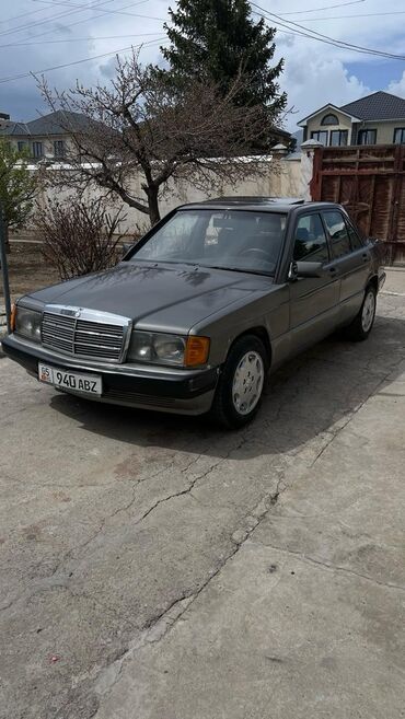 камри 1989: Mercedes-Benz 190: 1989 г., 2 л, Автомат, Бензин, Седан