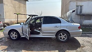 Другие автомобили: Седан серебристого цвета. Основные особенности: - Кузов: 4-дверный — 13