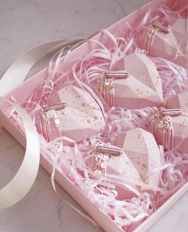 Yeni il oyuncaqları və bəzəkləri: Həndəsi ürək formalı, zərif detallarla bəzədilmiş, dekorativ qutularda -da lalafo.az — 23 Yeni il oyuncaqları və bəzəkləri: Həndəsi ürək formalı, zərif detallarla bəzədilmiş, dekorativ qutularda — 23