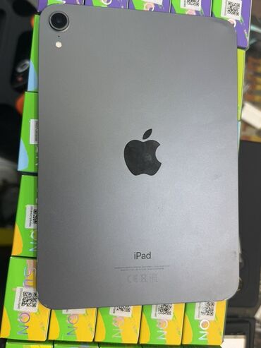 Modemlər və şəbəkə avadanlıqları: Bu, arxa tərəfində "iPad" yazısı və Apple loqosu olan boz rəngli