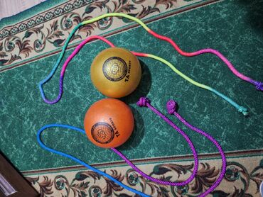 Мячи: Гимнастические мячики и скакалки, в хорошем состоянии пользовались
