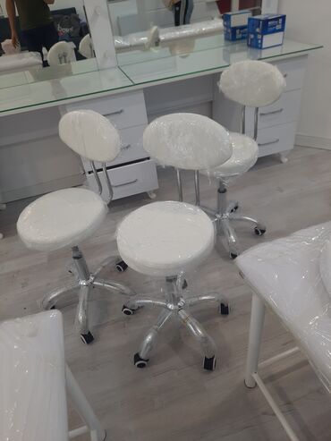 Salon, tibbi kreslolar: Yeni