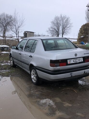 мтз беларусь 82 1: Volkswagen Vento: 1993 г., 1.8 л, Механика, Бензин, Седан