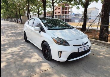 prius qiymetleri: Toyota Prius: 1.8 l | 2014 il Hetçbek