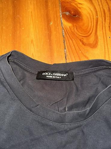 gödəkçə kişi: Dolce & Gabbana kişi T‑şərti - Rəng: tünd boz/qara ton - Model — 2