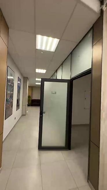 Коммерциялык мүлк: Ижарага Толугу менен кеңсе: Банк бөлүмү, Авиакасса, 320 м², Турак комплексинде, Ремонту менен, Өзүнчө санитардык түйүнү менен, Биринчи катар, Өзүнчө кире бериши менен — 5