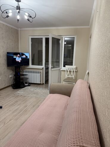 4 ком квартиру: 1 комната, 32 м², 104 серия, 2 этаж, Евроремонт