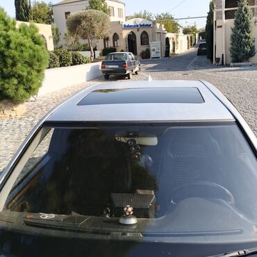 Mercedes-Benz: Mercedes-Benz E-Class: 3.2 l | 1998 il Sedan