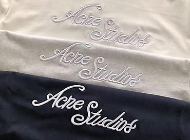 ic geyim: Acne Studios loqolu qısaqollu köynəklər - Model: uniseks, regular fit — 2