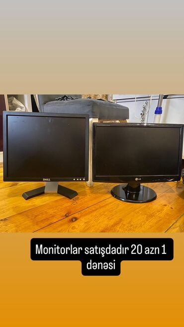 komputer manitor: Bu, iki ədəd qara rəngli kompüter monitorudur. Ekranlar düzbucaqlı