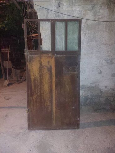 Бункерные двери: Qapının ölçüləri 1800×900 Qapının materialı sovet materialdı və çox