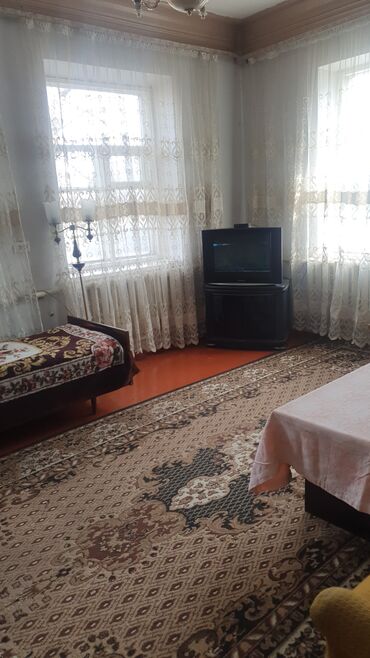 обмен частного дома на квартиру: Полдома, 66 м², 4 комнаты, Собственник, Старый ремонт