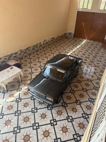 VAZ (LADA): VAZ 2107 sedan - Kuzov: 4 qapılı sedan, klassik “07” dizaynı - Rəng — 5