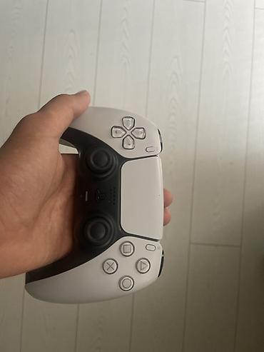 ps 5 pultu: Sony PlayStation 5 DualSense simsiz oyun pulti - Rəng: ağ/qaranlıq — 2