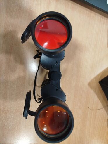 Binokllar: Binokl – klassik Porro prizmalı, geniş obyektivli model. Mədədə — 4