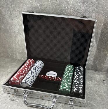 чехол для карт: Покер в металлическом кейсе (карты 2 колоды, фишки 200 шт, 5 кубиков)