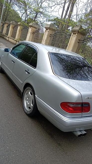 Mercedes-Benz: Mercedes-Benz E 230: 2.8 l | 1996 il Sedan — 3