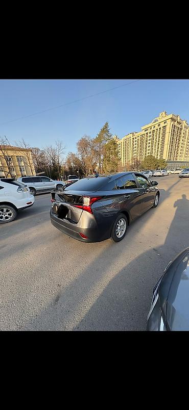 byd e2 2025: Toyota Prius: 2021 г., 1.8 л, Бензин, Лифтбек — 6