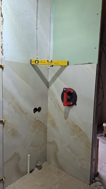 Укладка плитки: Подготовка стен для грунтовки, Резка плитки, Гидроизоляционные работы | Керамическая плитка, Керамогранитая плитка, Мозаичная плитка | Горизонтальная укладка, Раскладка в разбежку, Раскладка ковром Больше 6 лет опыта — 24