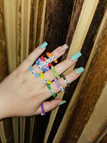 Üzüklər: Muncuqlu üzükler bürclerle cütü 1 manat,sadesi 0,50 qepik.her rengi — 5