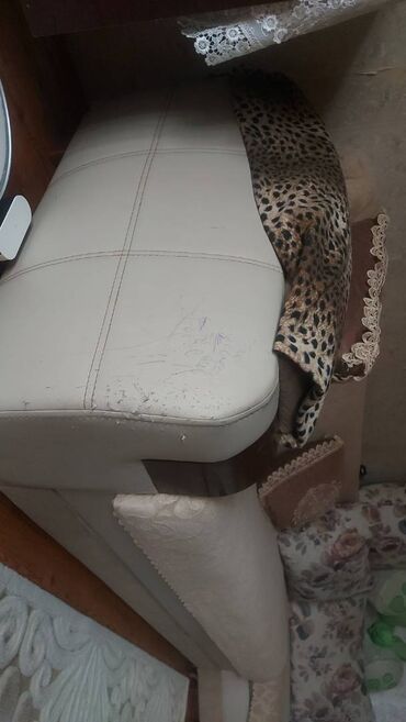 Divanlar: Künc divan, İşlənmiş, Açılan, Çatdırılma yoxdur -da lalafo.az — 12 Divanlar: Künc divan, İşlənmiş, Açılan, Çatdırılma yoxdur — 12