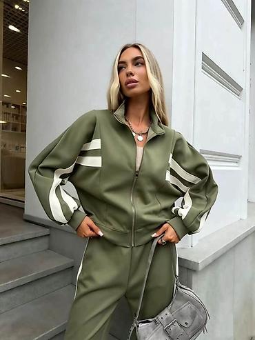270 react: 08. Komplet trenerka koja ce vas oduševiti💫 Vel: S M L XL Cena : 3.800 — 3