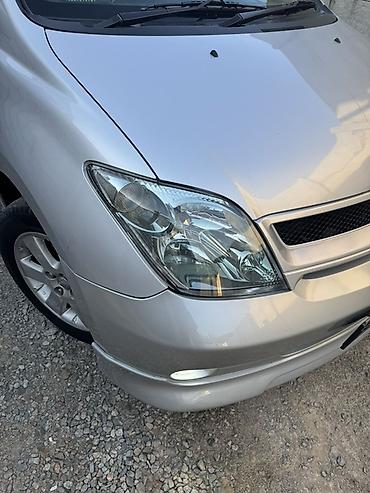 nisan march: Toyota Ist: 2002 г., 1.5 л, Автомат, Бензин, Хэтчбэк — 3