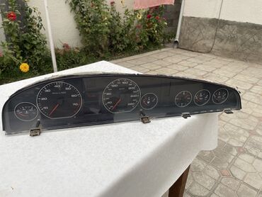 молдинги на гольф 3: Приборлор калканы Audi 1994 г., Колдонулган, Оригинал, Германия