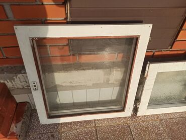 Prozori: Dva prozora bez okvira: veći 69x71,5cm duplo staklo i manji 50x47,5 — 2