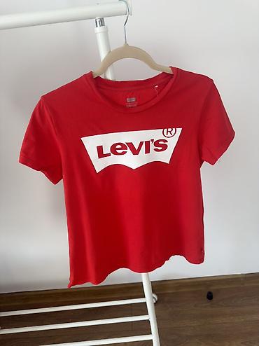 iceberg white: Original Levis majica. Velicina M. Ima dosta elastina. Stanje odlicno — 2