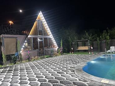 hövsanda: Qəbələ A-frame tipli dağ mənzərəli bağ evi – şəxsi həyət və hovuzla — 7