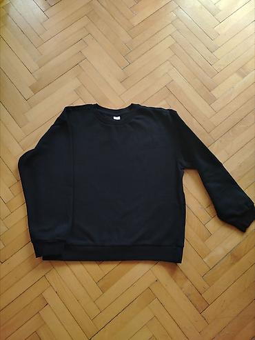 pull and bear rolke: Polivne ocuvane stvari.Crna majica u kroju napred kraca-pozadi duza — 3