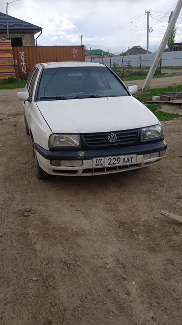 авто бафер: Volkswagen Vento: 1993 г., 2 л, Механика, Бензин
