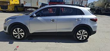 Kia: Kia Rio X-Line, gümüşü rəng, şəhər-krossover üslubunda hatchback — 4