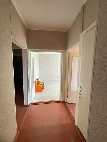 квартира в киркомстроме: 3 комнаты, 60 м², 105 серия, 5 этаж, Старый ремонт — 3