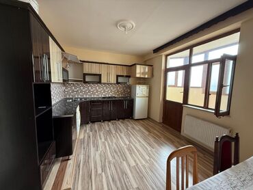 ecemide kirayə evler: Xırdalan 8 saylı məktəbin yanı 9/6 lifti var . 2 otaq 100 kv yaşayış