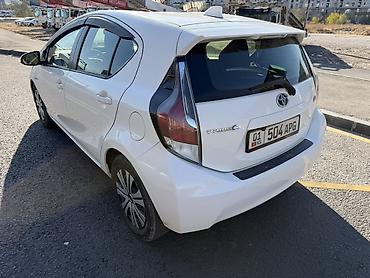 Toyota: Toyota Prius C: 2016 г., 1.5 л, Вариатор, Гибрид, Хэтчбэк — 3
