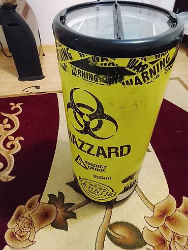 islenmis soyuducu: Hazzard enerji içkisi üçün reklam vitrin-soyuducu (sütun tipli) - — 1