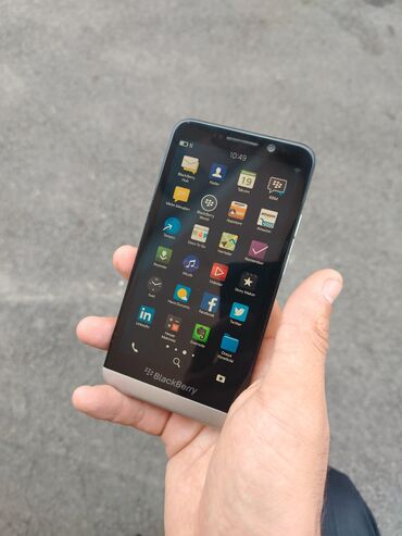 телефон для пожилых fly ezzy: Blackberry Z30, 16 GB, rəng - Qara