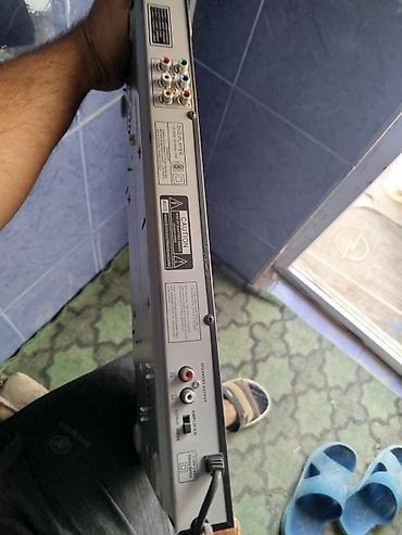 video kaset: Pioneer brendinin DVD-210-S model DVD pleyeri. Bu cihaz USB girişinə — 2