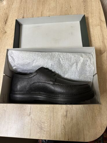 Ayaqqabılar: Türkiyədən sifariş olunub təmiz dəridir yumşaq rahat ayaqqabıdır. Ölçü — 9