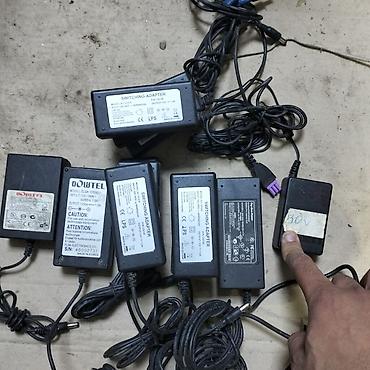 (Hamisini biryerde verem )Müxtəlif növ elektrik adapterləri və qida — 4