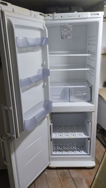 Кухонные комбайны и измельчители: Б/у 2 двери Biryusa Холодильник Продажа, цвет - Белый